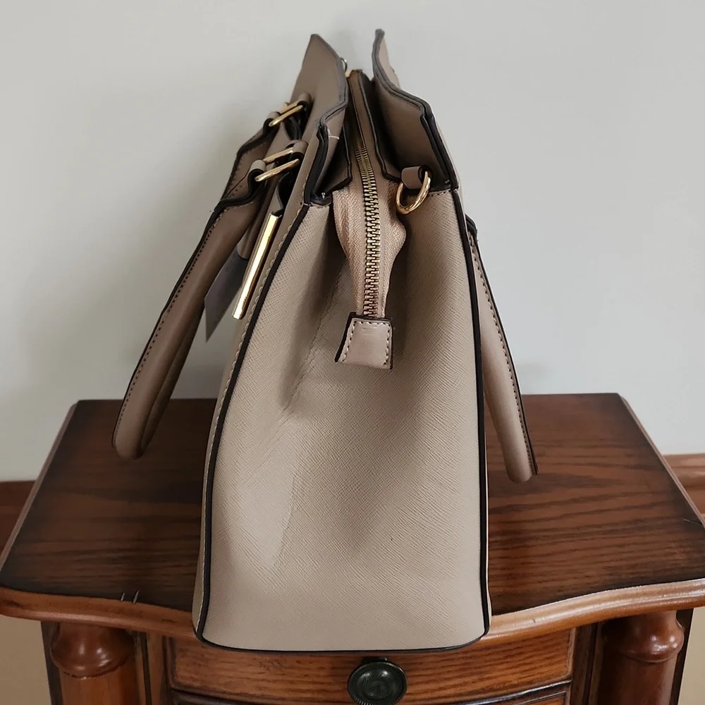 Adrienne Vittadini Oxford Bow Bag - Picture 3 of 9